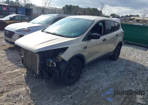 2018 Ford Escape S z USA, uszkodzony, nr VIN 1FMCU0F74JUA98817